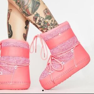 Dolls kill sweet atomic blast puffer rhinestone moon boots hot pink size 9